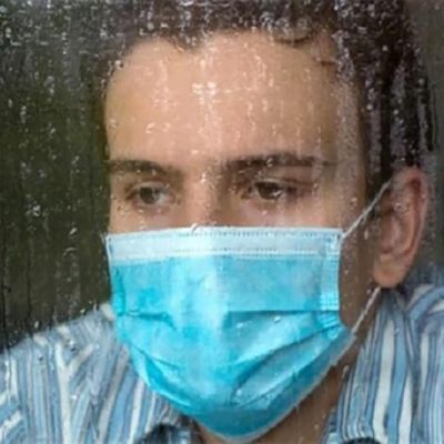 نحوه استفاده از ماسک در روزهای بارانی همراه با توصیه‌های سازمان جهانی بهداشت